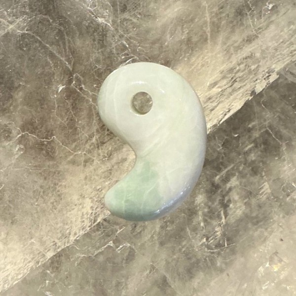 オリジナル糸魚川翡翠勾玉サムネイル